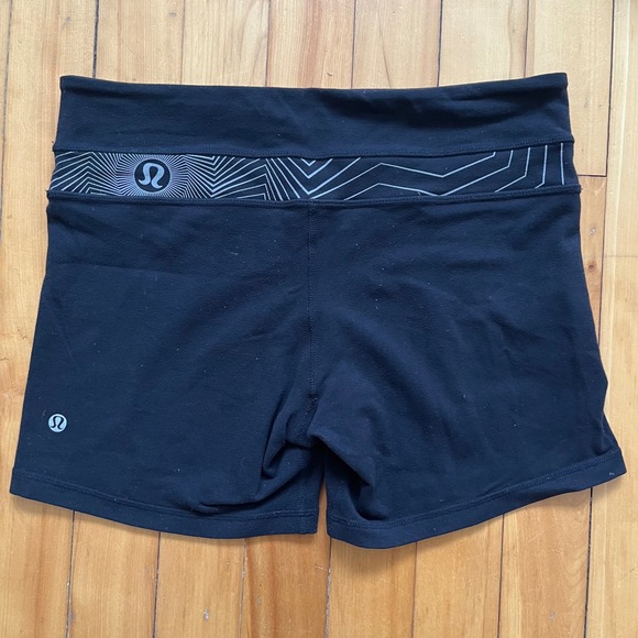lululemon athletica Pants - Lululemon Groove Shorts Black Athletic Size 8 Geometric Waistband Logo